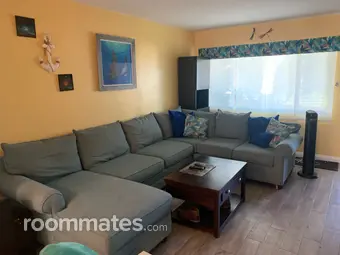 Room for rent in Tustin, CA $1350, condo