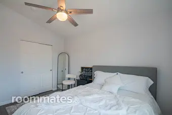 Room for rent in Glendale, AZ $1300, house