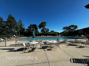 Room for rent in Willowbrook, IL $850, condo