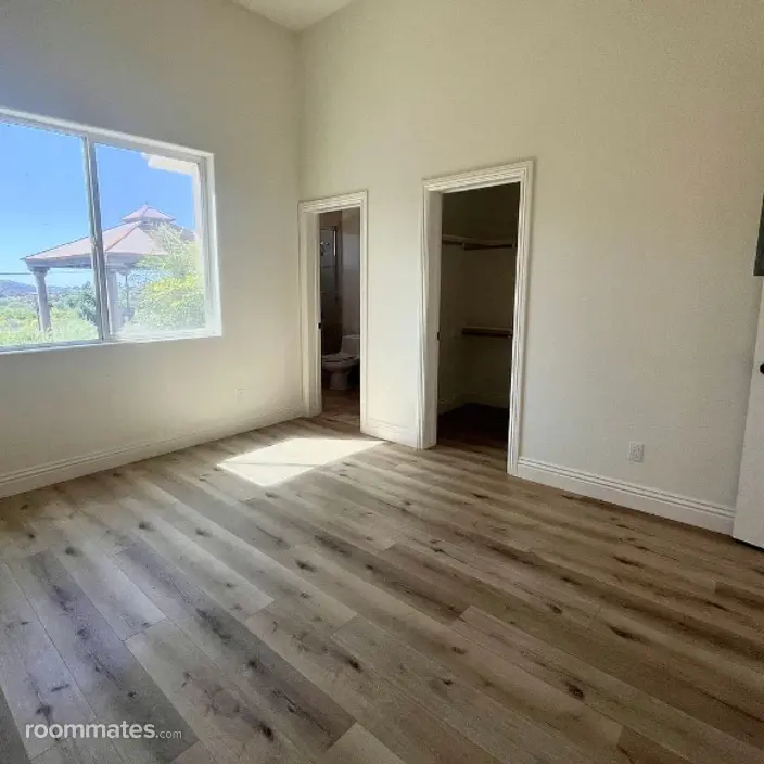 Room for rent in Vista, CA $649, house