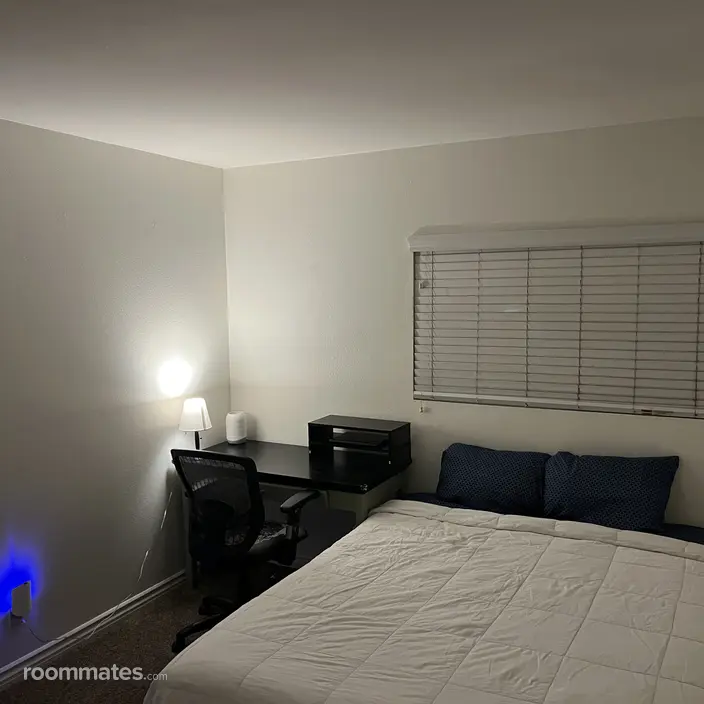 Room for rent in Oceanside, CA $890, house