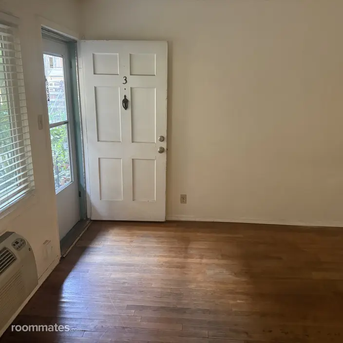 Roommate looking Sacramento, CA, $1000