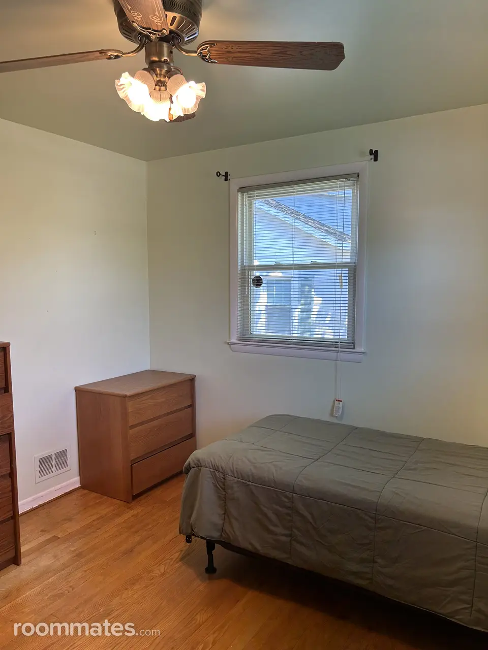 Room for rent in Suitland, MD $802, house
