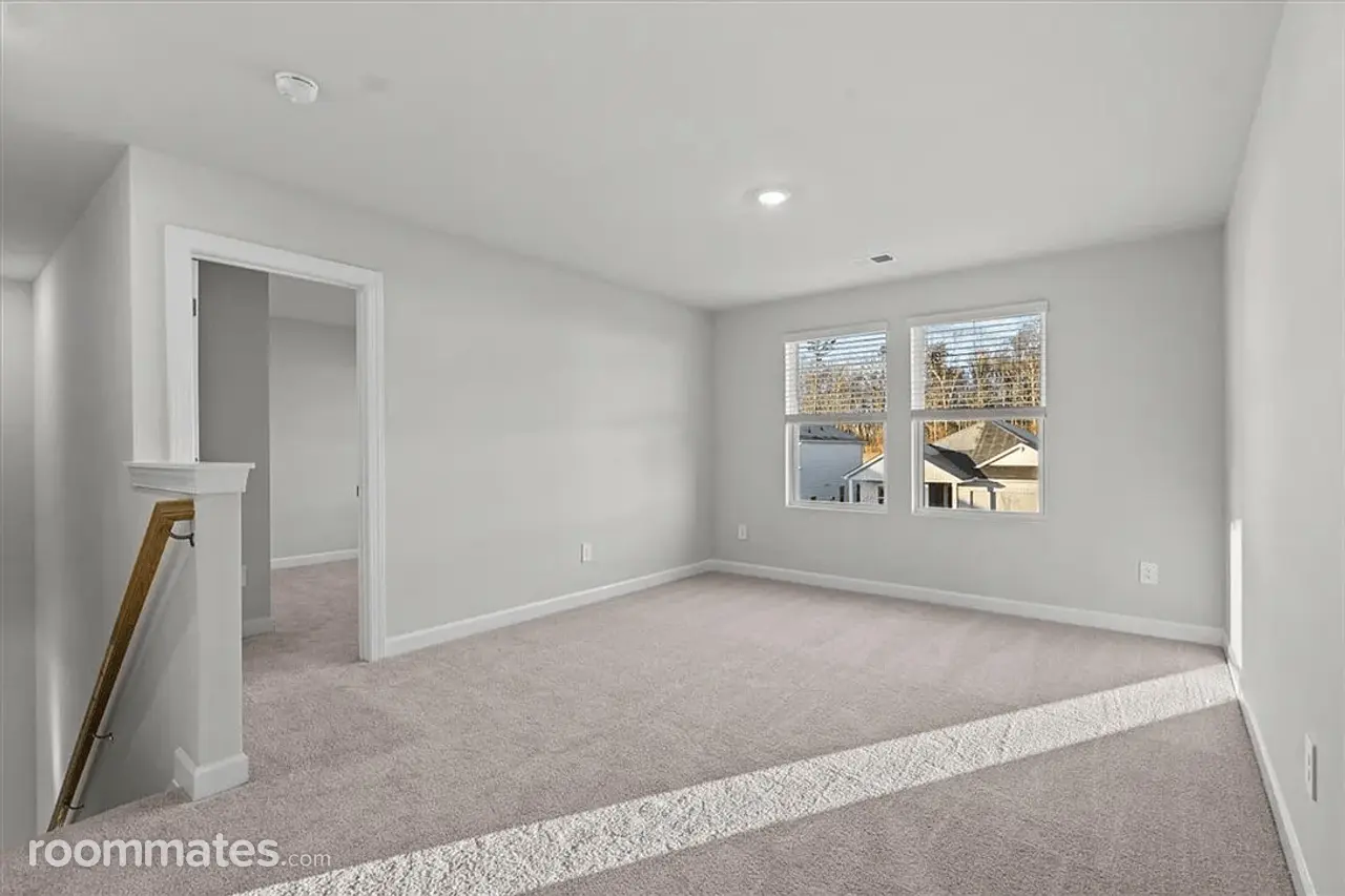 Profile photo 7 of 13