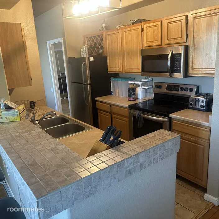 Room for rent in Phoenix, AZ $1300, condo