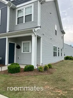 Room for rent in Sanford, NC $1000, townhouse