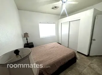 Room for rent in Glendale, AZ $800, house