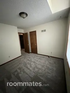Room for rent in Lees Summit, MO $900, house