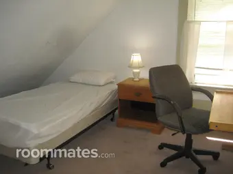 Room for rent in Dover, NH $930, house
