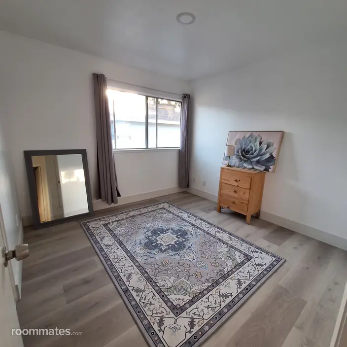 Room for rent in Huntington Beach, CA $1550, condo
