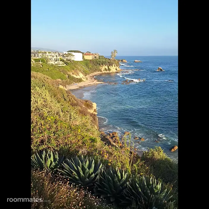 Room for rent in Huntington Beach, CA $1600, condo