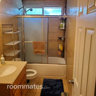 Room for rent in Huntington Beach, CA $1200, house