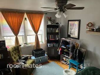 Room for rent in Chicago, IL $900, house