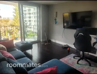 Room for rent in North Miami, FL $880, condo