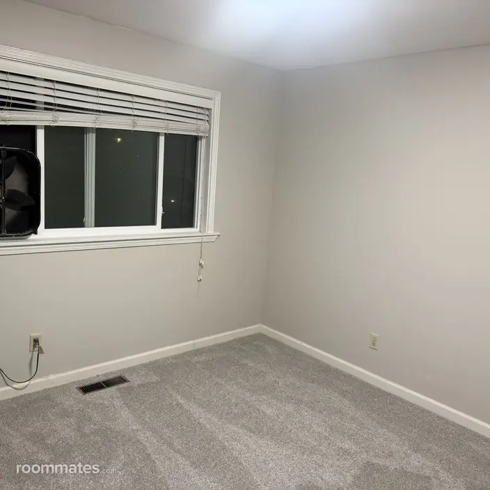 Room for rent in Portland, OR $1000, house