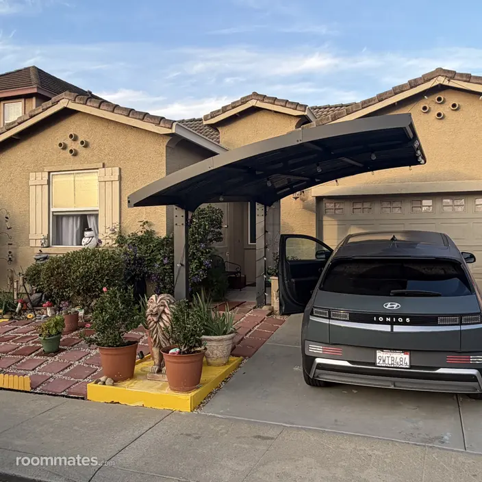 Room for rent in Rancho Cordova, CA $1200, house