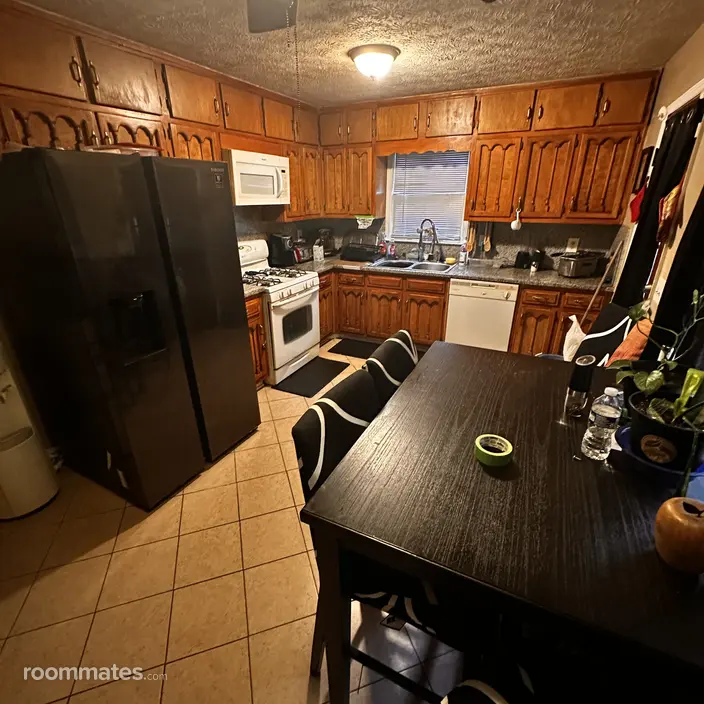 Room for rent in College Park, GA $600, house