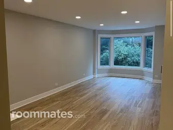 Room for rent in Park Ridge, IL $925, condo
