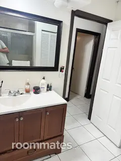 Room for rent in Miami, FL $900, house
