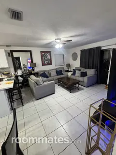 Room for rent in Miami, FL $900, house