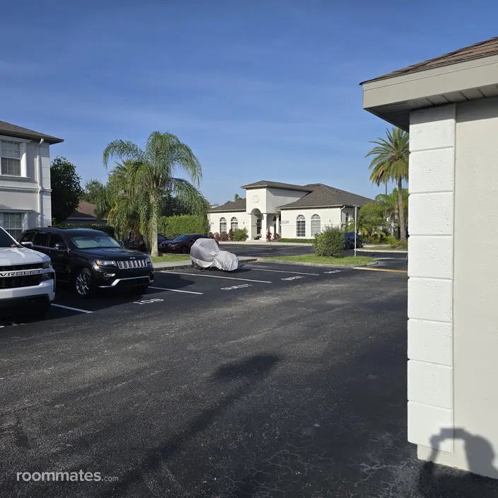 Room for rent in Melbourne, FL $850, condo