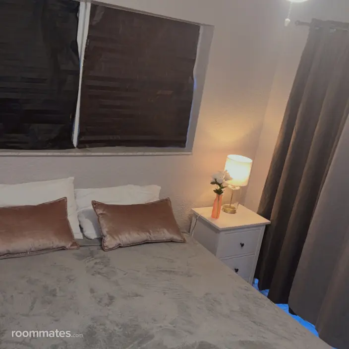 Room for rent in Coral Springs, FL $1150, house