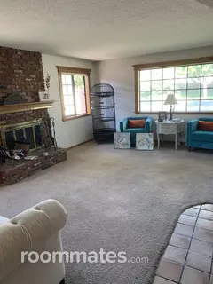 Room for rent in Paramount, CA $950, house