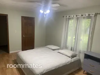 Room for rent in Indianapolis, IN $800, house