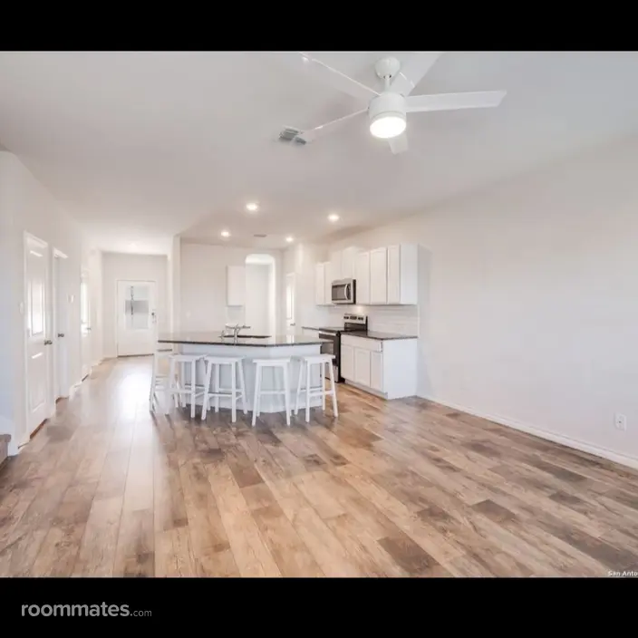 Room for rent in San Antonio, TX $700, house