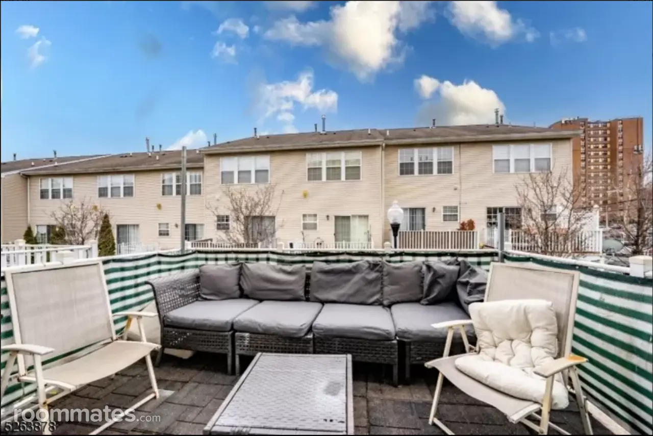 Profile photo 7 of 11