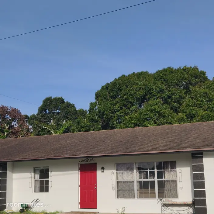 Room for rent in Vero Beach, FL $1000, house