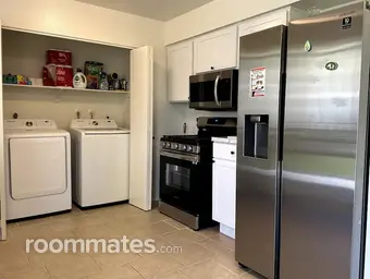 Room for rent in Palm Desert, CA $1300, house