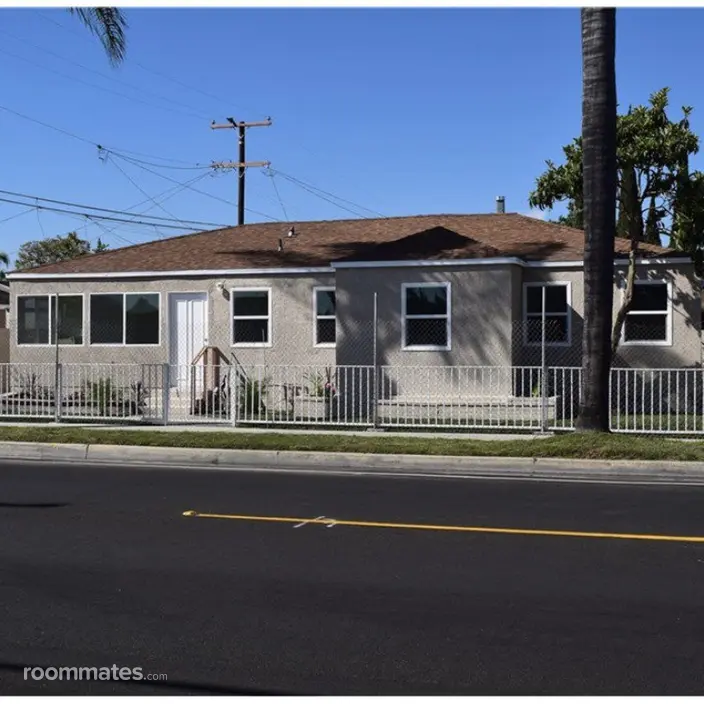 Room for rent in Hawaiian Gardens, CA $900, house