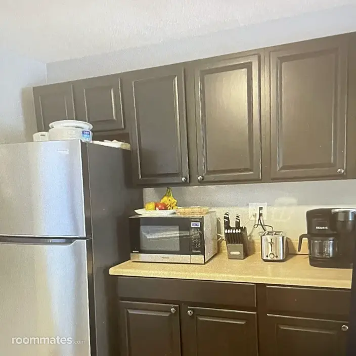 Room for rent in Windsor Locks, CT $950, condo