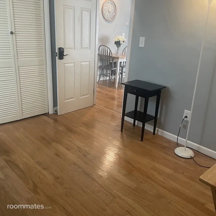 Room for rent in Windsor Locks, CT $900, condo