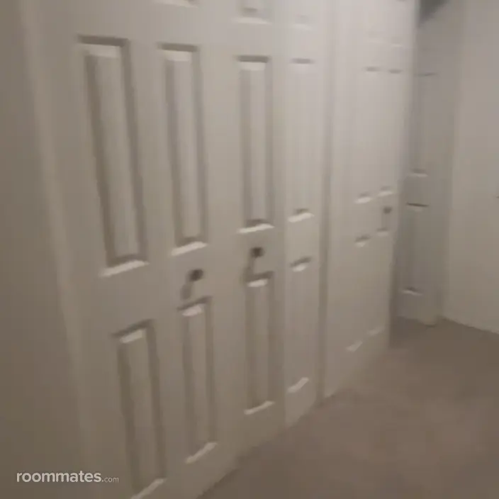 Room for rent in Lansing, MI $625, house