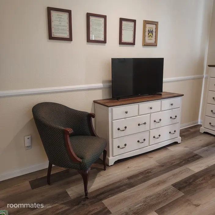 Room for rent in Riverside, CA $1500, house