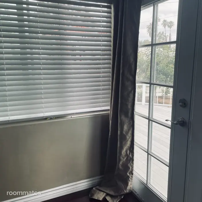 Room for rent in Riverside, CA $1100, house