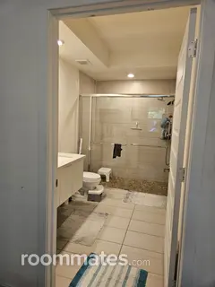 Room for rent in Doral, FL $1250, condo