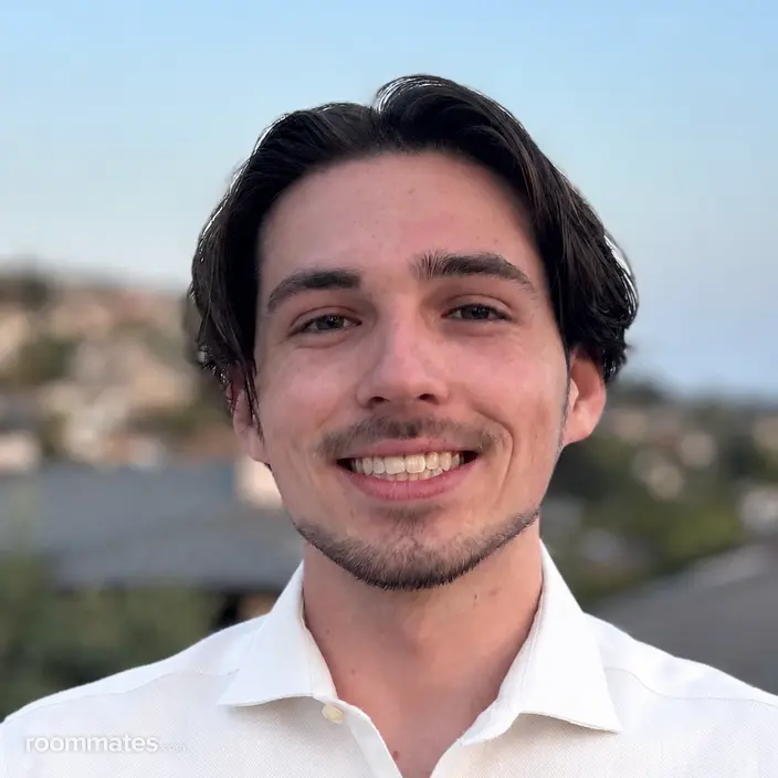 Roommate looking Manhattan Beach, CA, $2000