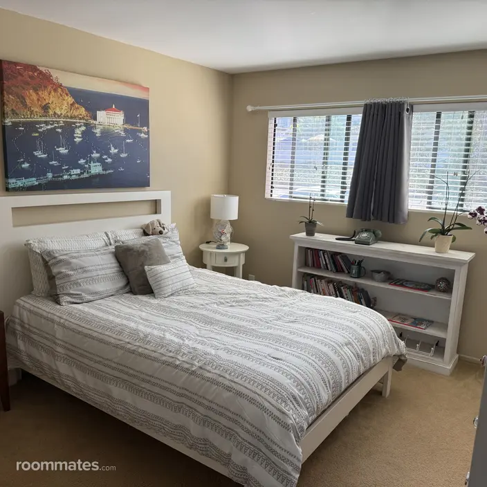 Room for rent in Redondo Beach, CA $1800, condo