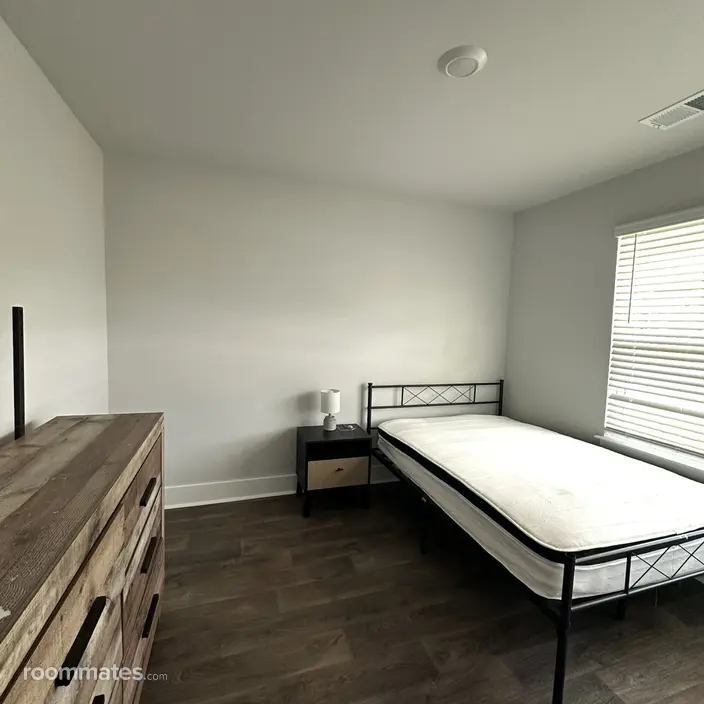 Room for rent in Jacksonville, NC $700, house