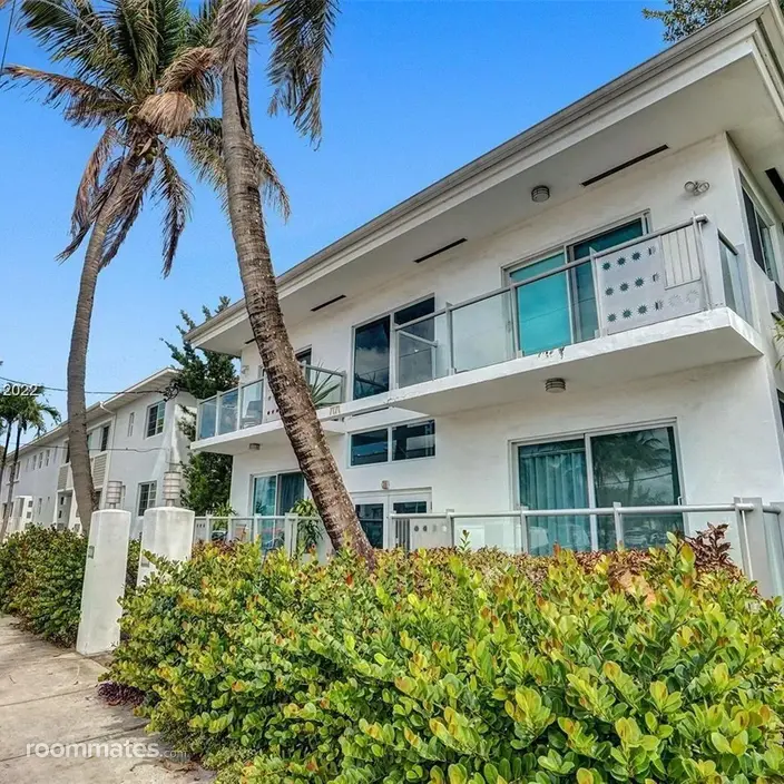 Room for rent in Miami Beach, FL $1700, condo