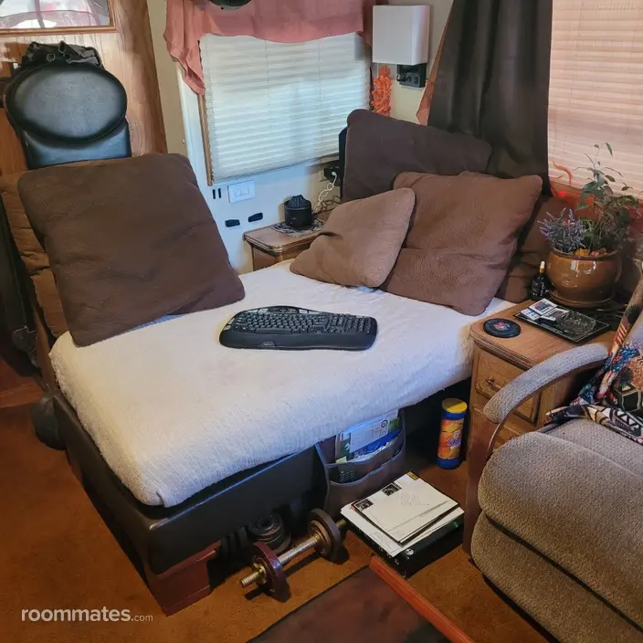 Room for rent in Hemet, CA $250, other