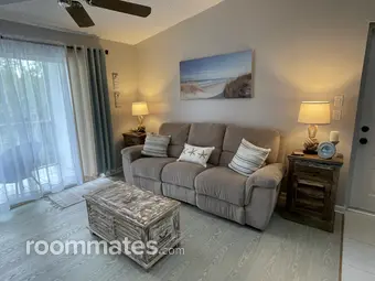 Room for rent in Port St. Lucie, FL $950, condo