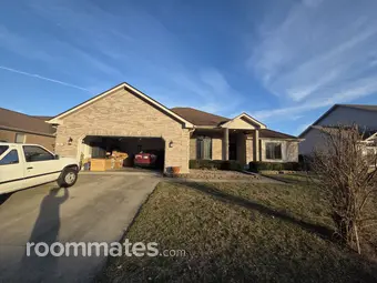 Room for rent in Columbus, IN $850, house