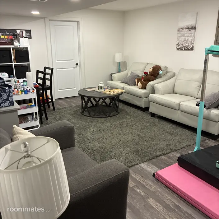 Room for rent in Oconomowoc, WI $750, house