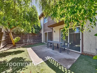 Room for rent in Sacramento, CA $975, townhouse