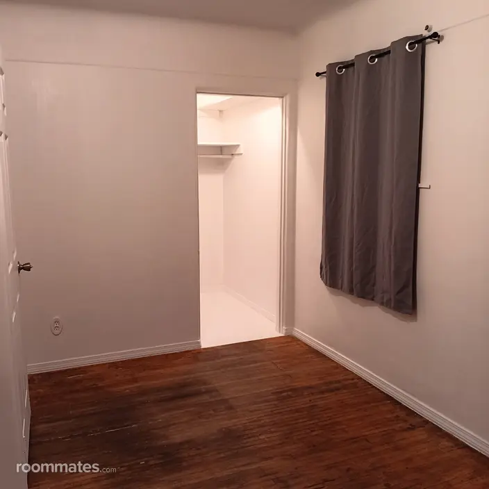 Room for rent in Long Beach, CA $750, house