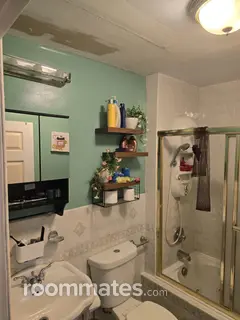 Room for rent in New York, NY $1300, townhouse